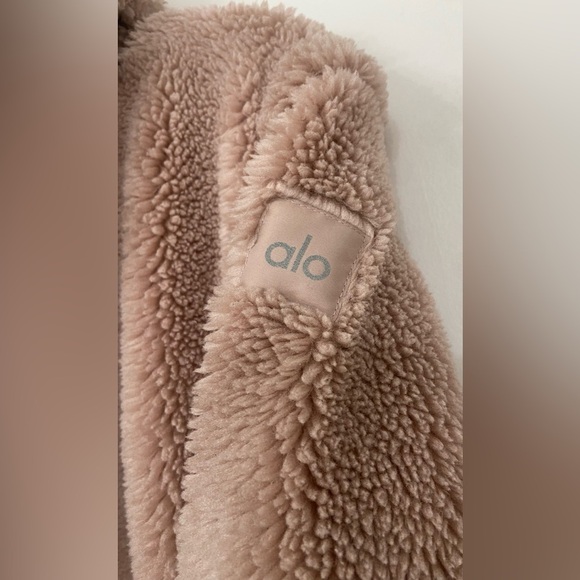 ALO Yoga Sherpa Oversized Trench Coat Pink Size Medium - Picture 9 of 9
